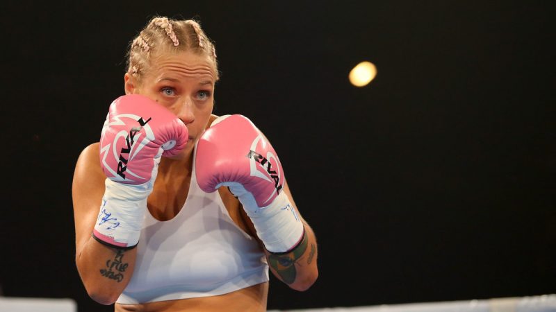 The loser boxer who came to weigh the underwear loses the fight, ends with a distorted eye, no world title