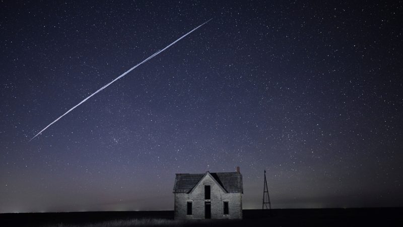 Lighting in the American sky shocks residents and annoys astronomers