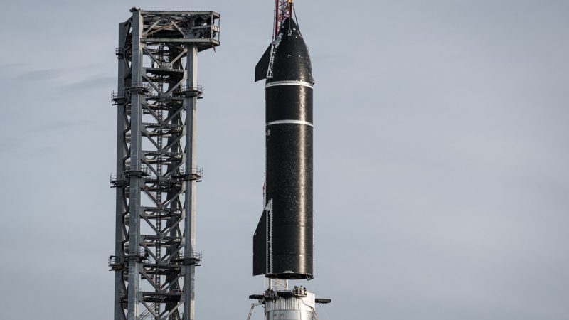 “Dream Comes True”: SpaceX shows its largest rocket fully mounted on launch pad (photos)