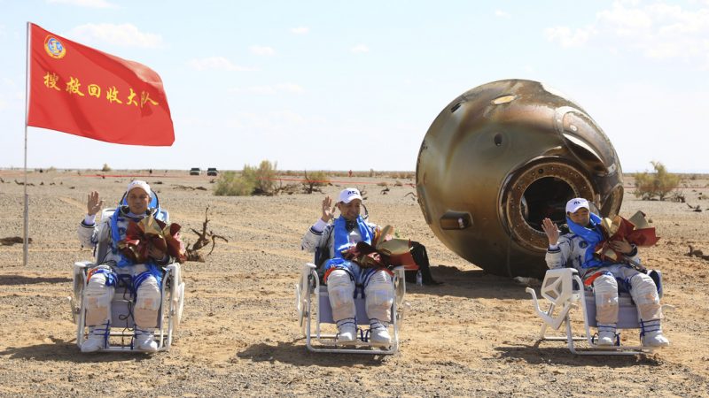 Shenzhou-12 Typhoons Return to Earth After China’s Longest Space Flight (Video)