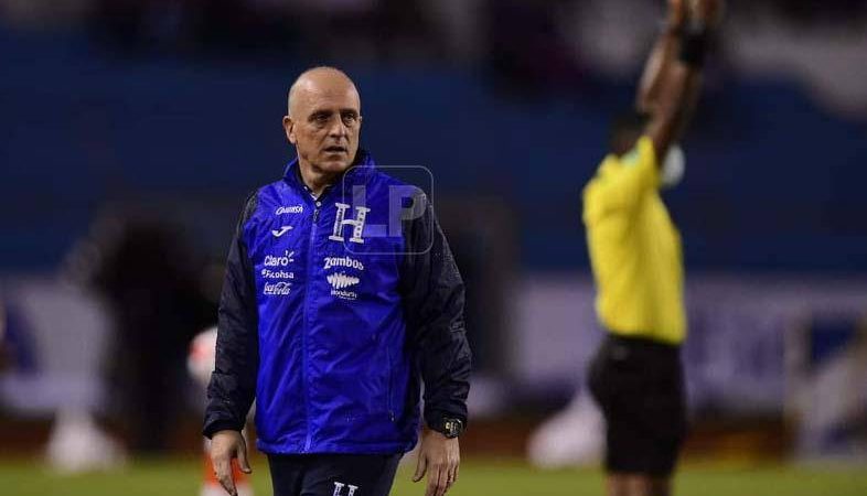 Fabian Coyote leaves after Honduras-Jamaica