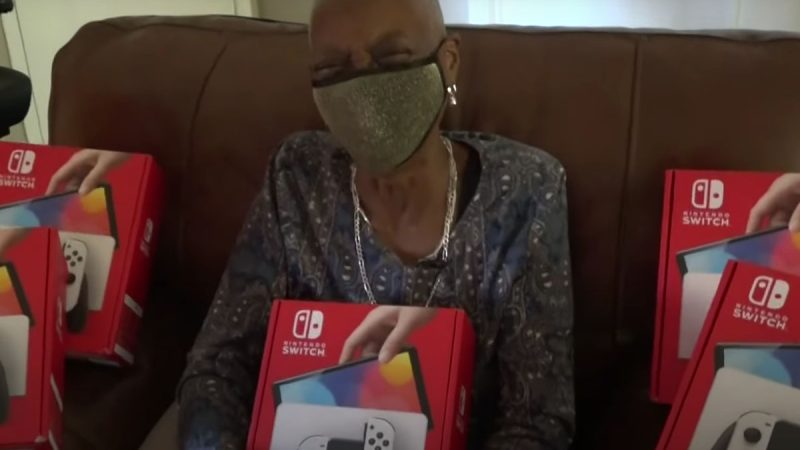 The emotional story of a grandmother who received 6 consolations this Christmas