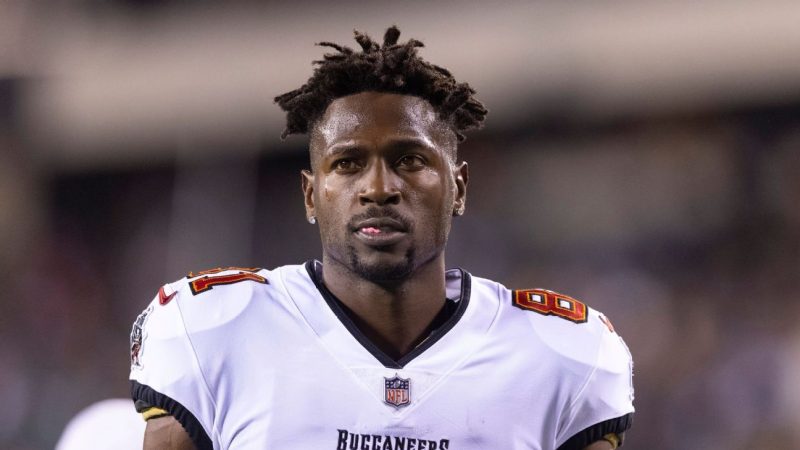 Antonio Brown to sue Tampa Bay Buccaneers