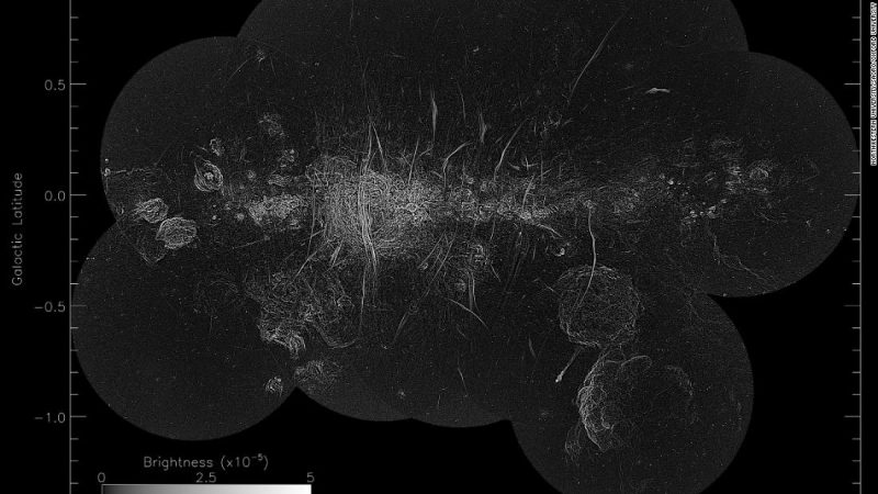 Hundreds of mysterious threads are found in the center of the Milky Way